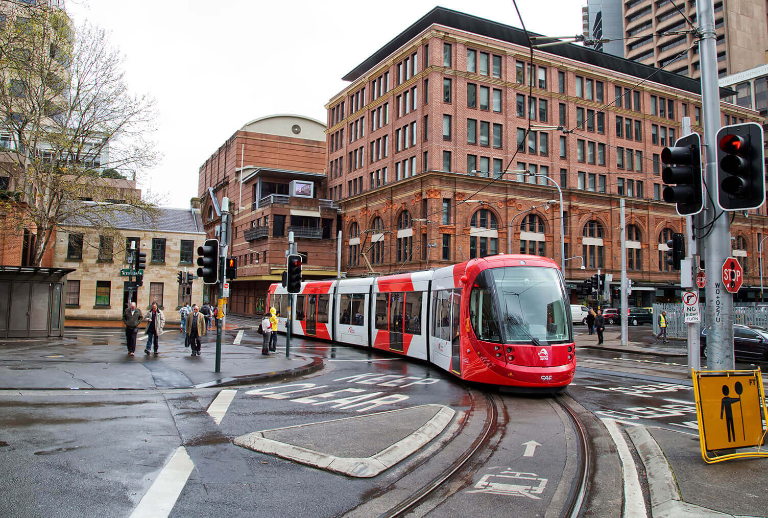 tranvía en núcleo urbano