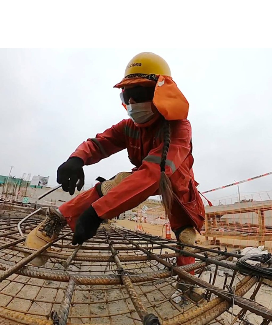 edificio construido mujeres ACCIONA chile