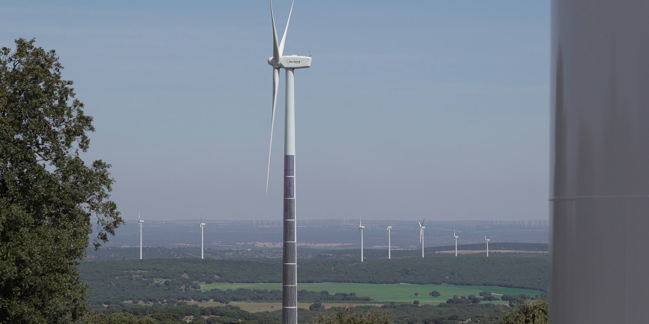 Video image Wind in the blades, sun in the tower