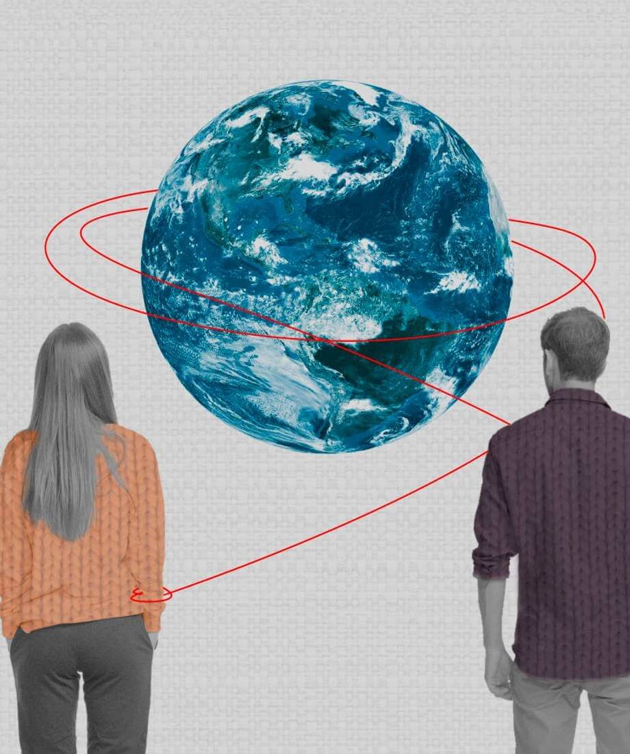 Hombre y mujer unidos por un hilo rojo que rodea el planeta tierra