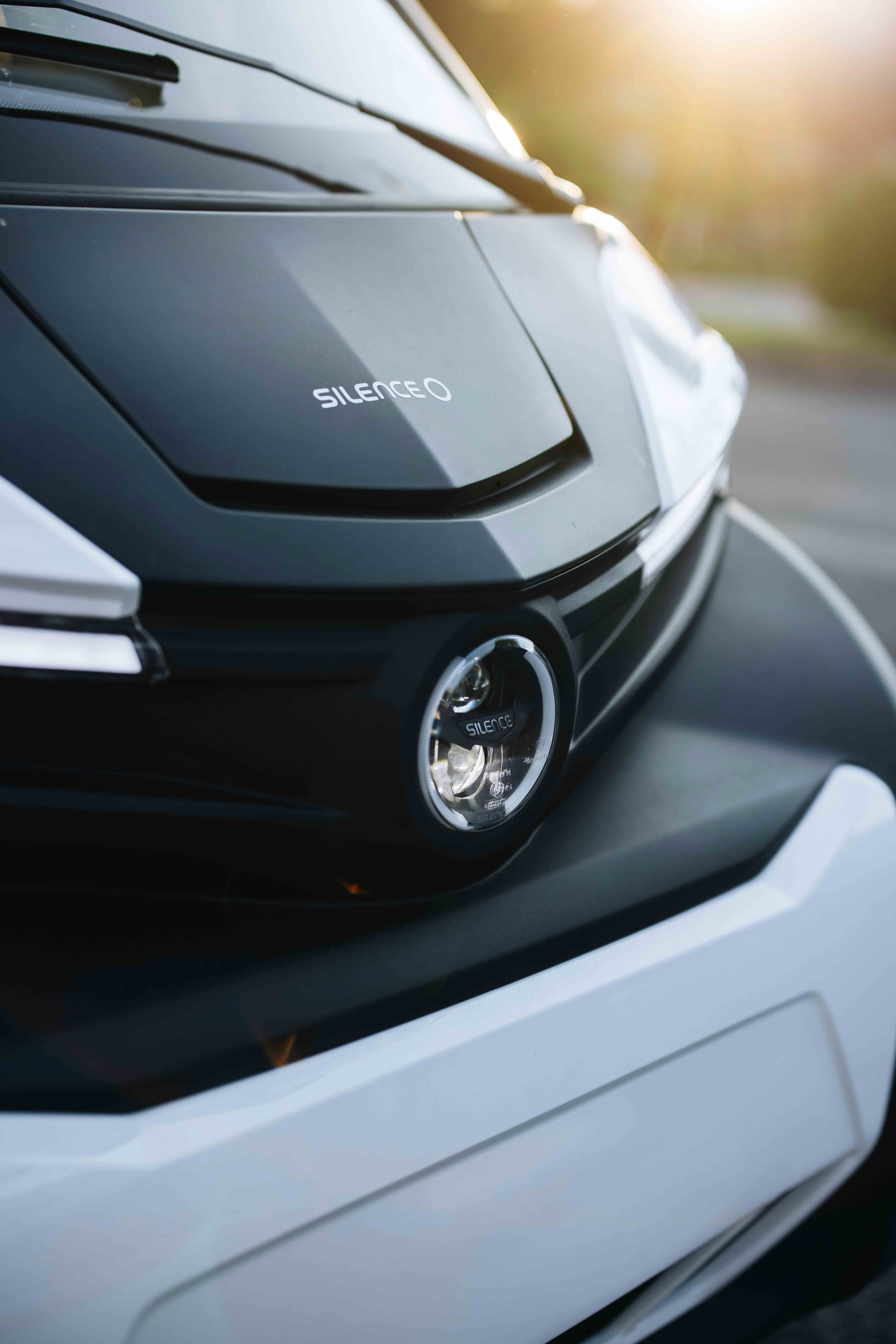 Frontal Coche Silence S04